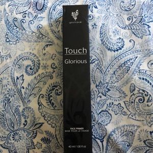 YOUNIQUE  face primer